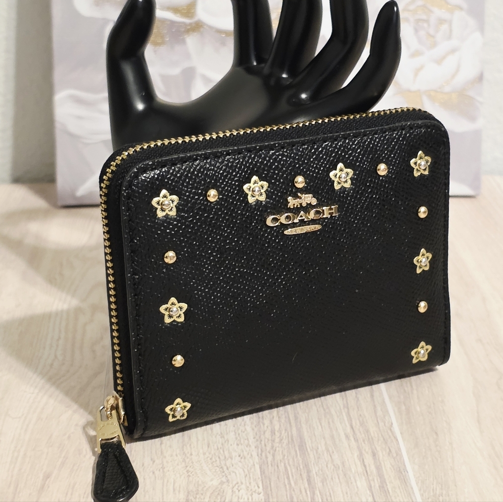 Coach Black Gold Wallet Credit Cards Floral Flowers Rivets F39125 Zip Around